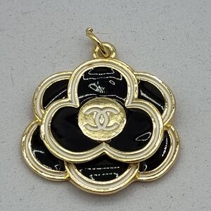 CHANEL Camellia Charm Black Enamel Gold Tone CC Logo Y2K Pendant Charm Pull